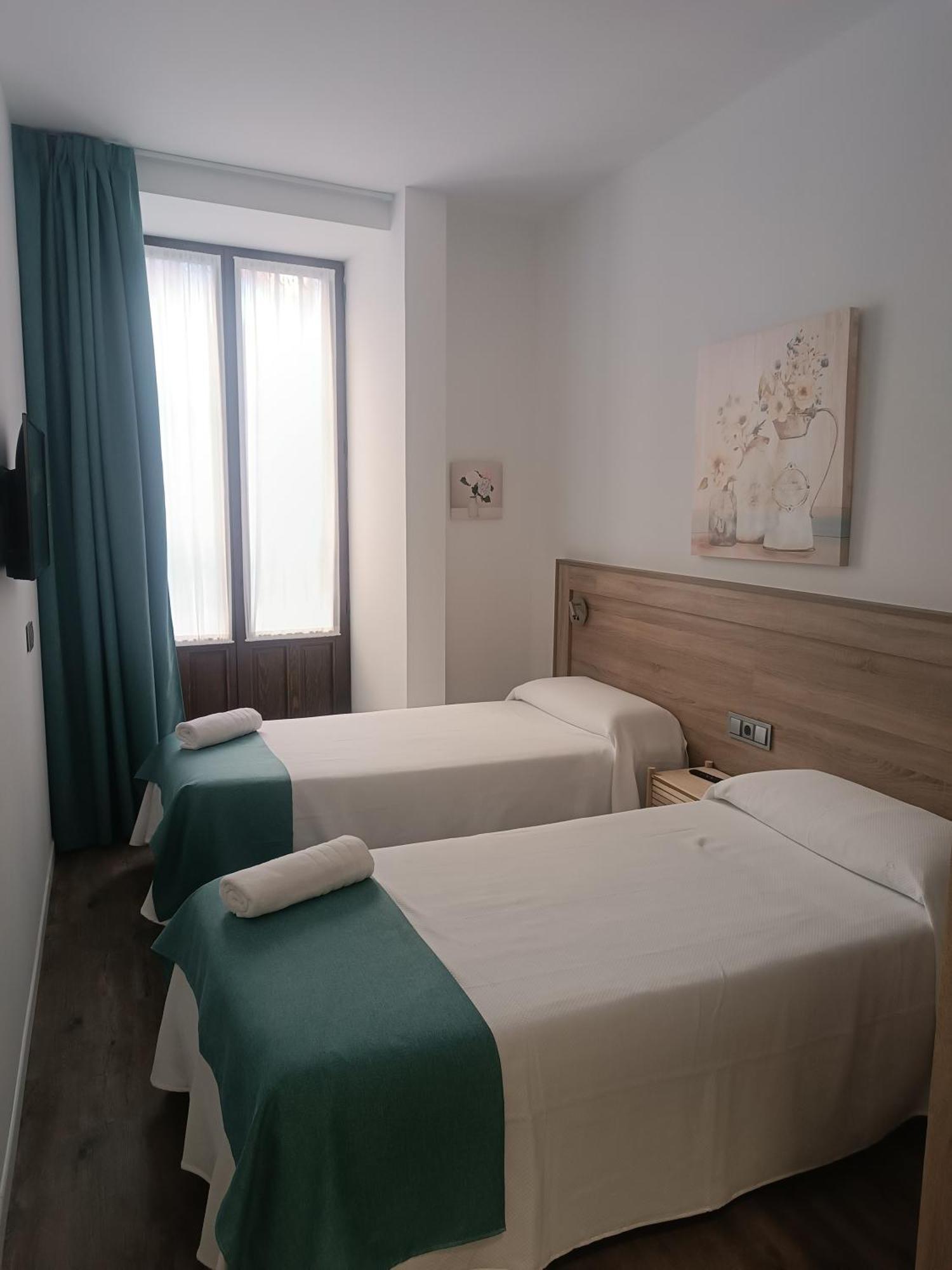 Apartamentosturisticos Avila Puerta Del Alcazar 0-1 מראה חיצוני תמונה