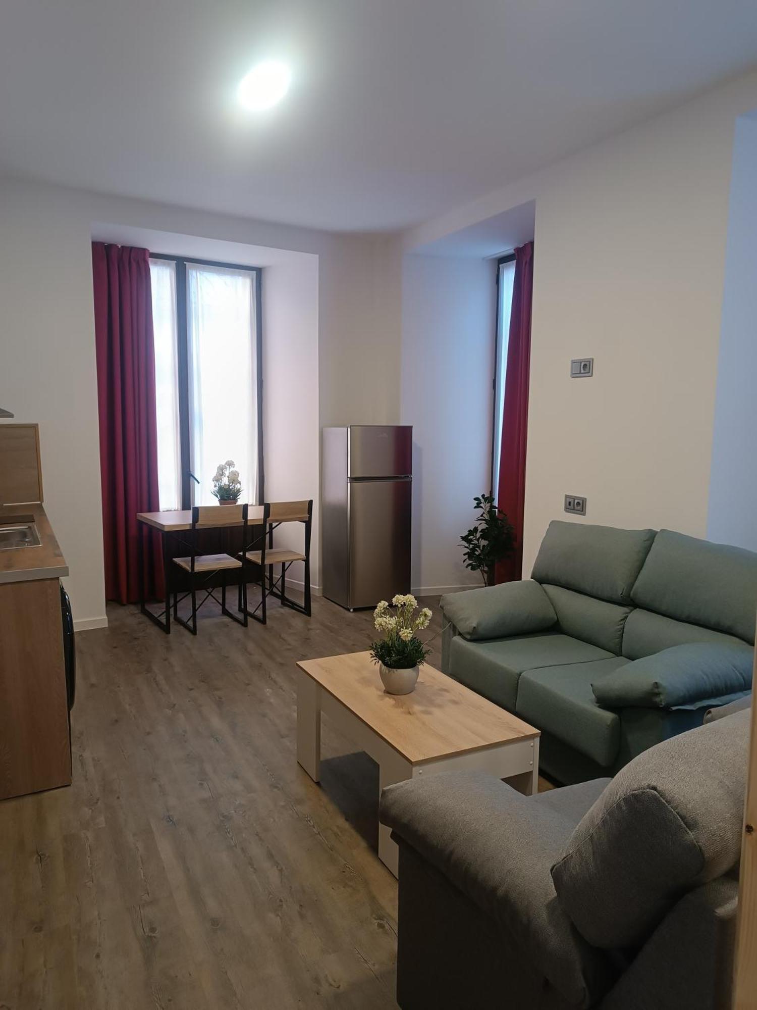 Apartamentosturisticos Avila Puerta Del Alcazar 0-1 מראה חיצוני תמונה